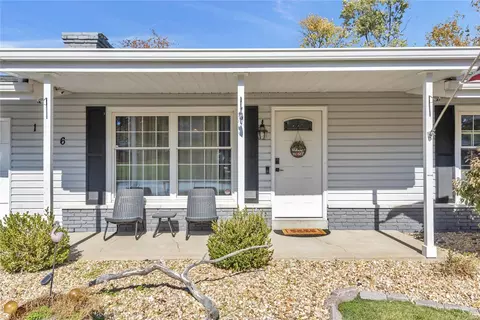 146 Glenridge Ln, Saint Louis, MO 63146