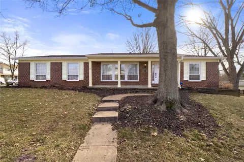 15718 Callender Ct, Chesterfield, MO 63017