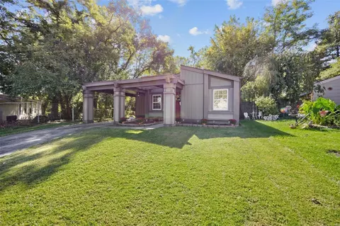 1323 Green Pasture Dr, Florissant, MO 63031