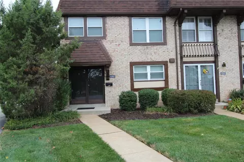 12017 Villa Dorado Dr, Saint Louis, MO 63146