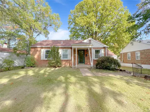 7145 Holly Hills Ave, Saint Louis, MO 63123