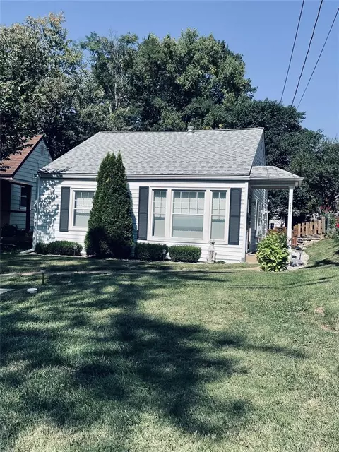 637 Clover Ln, Crestwood, MO 63126