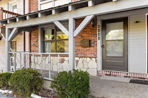 6122 Quiet Lake Ct, Saint Louis, MO 63135
