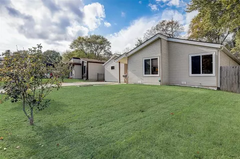 3291 Mowing Green Dr, Florissant, MO 63031