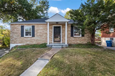 104 Sylvia Dr, Saint Louis, MO 63125