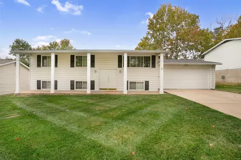5 Martin Ln, Saint Peters, MO 63376