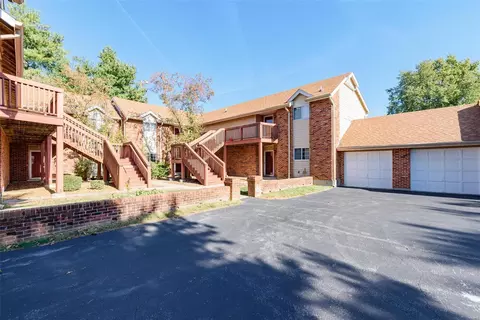 3703 Candlewyck Club Dr #B, Florissant, MO 63034