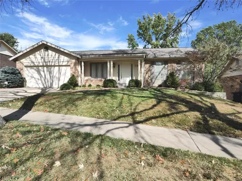 739 Fairington View Dr, Saint Louis, MO 63129
