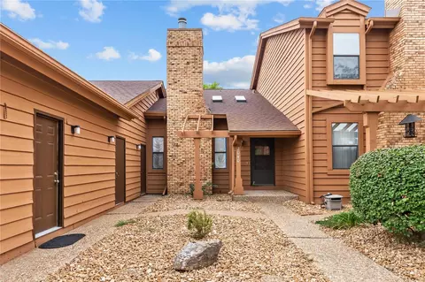 2040 Avignon Dr #A, Saint Charles, MO 63303