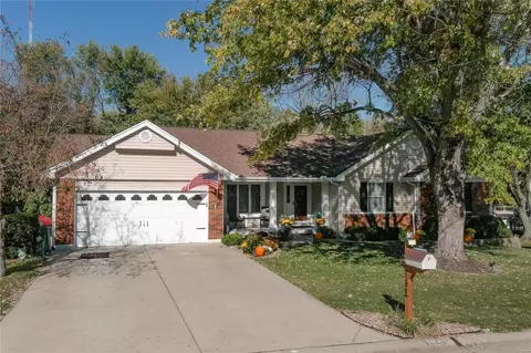 192 Hunters Pointe Dr, Saint Charles, MO 63304