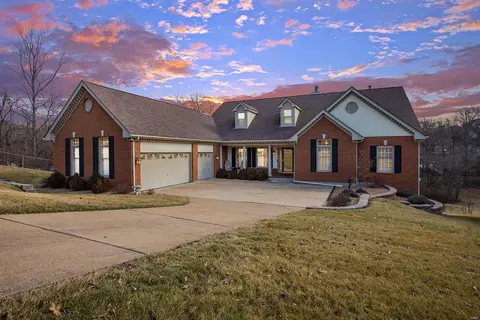 1509 Dietrich Ridge Dr, Ballwin, MO 63021