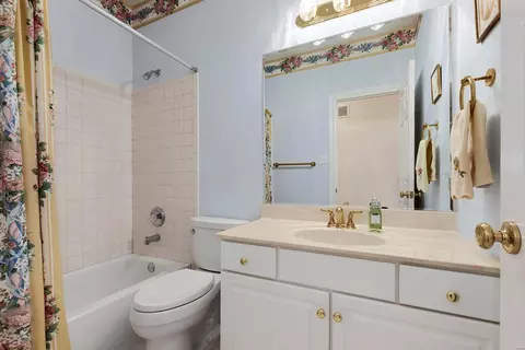 Bath - 1509 Dietrich Ridge Dr, Ballwin, MO 63021 photo 2 of 4