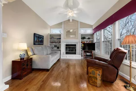 Living - 1509 Dietrich Ridge Dr, Ballwin, MO 63021 photo 3 of 5