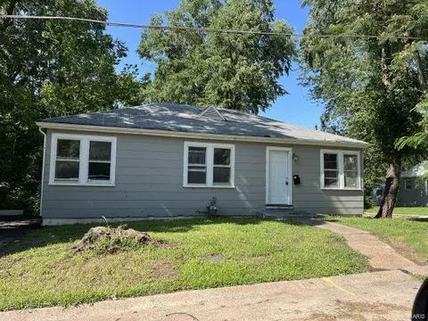 837 Walters Dr, Saint Louis, MO 63135