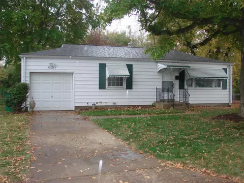 600 Haddock Dr, Saint Louis, MO 63137