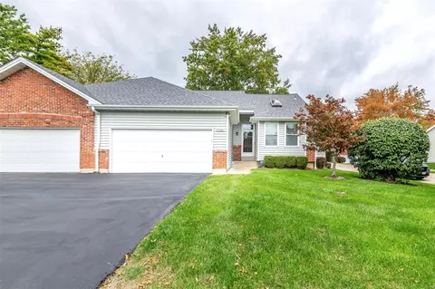 2066 King Arthur Ct, Saint Louis, MO 63146