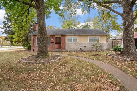 725 Huntwood, Kirkwood, MO 63122