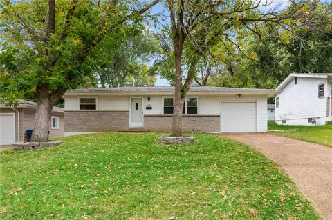 3430 Valleywood Dr, Saint Louis, MO 63114