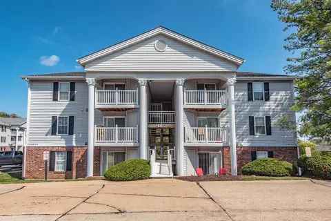 4334 Arrow Tree Dr #F, Saint Louis, MO 63128