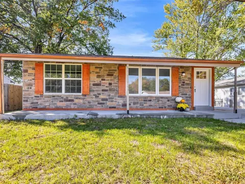 19 Kingsway Dr, Wentzville, MO 63385