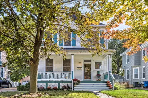 7326 Myrtle Ave, Maplewood, MO 63143