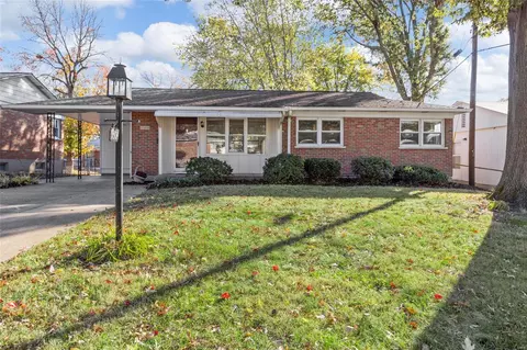 9304 Papoose Dr, Saint Louis, MO 63123