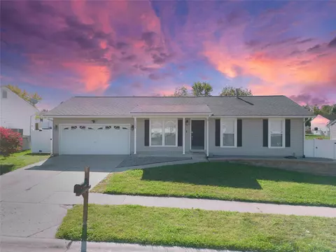 1326 War Bonnet Dr, O'fallon, MO 63366