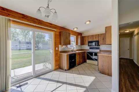 1326 War Bonnet Dr, O'fallon, MO 63366 photo 5
