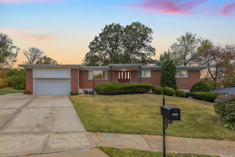 9605 Carrimae Ct, Crestwood, MO 63126