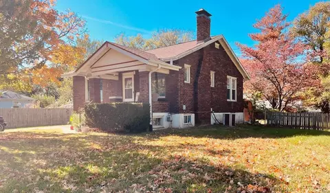1833 N Warson Rd, Saint Louis, MO 63114