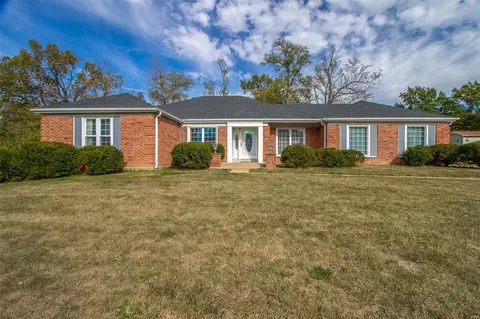 400 Mayfair Dr, Ballwin, MO 63011