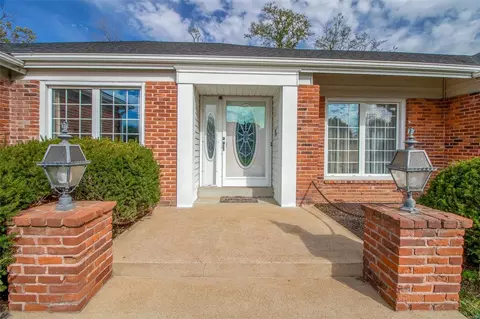 400 Mayfair Dr, Ballwin, MO 63011 photo 2