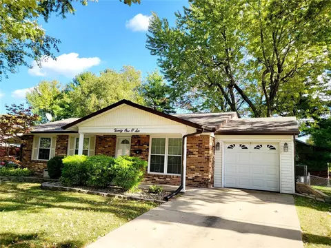 2106 Northern Limits Dr, Florissant, MO 63031