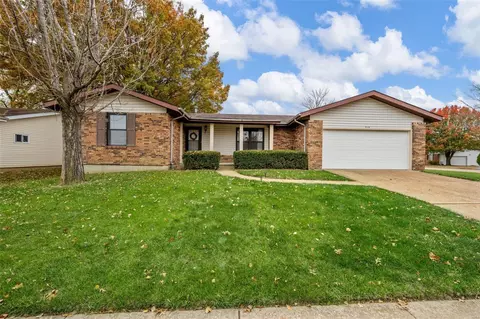 2114 England Town Rd, Saint Louis, MO 63129