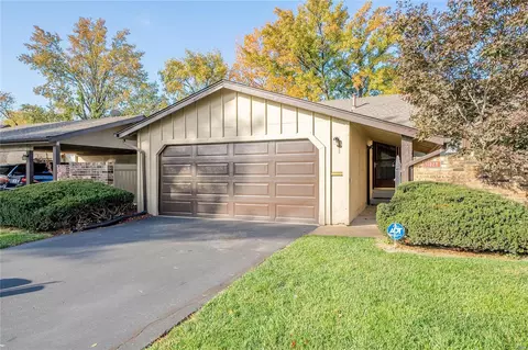 11029 Thousand Oaks Dr, Saint Louis, MO 63136