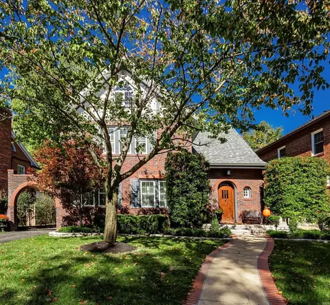 7361 Kingsbury Blvd, University City, MO 63130