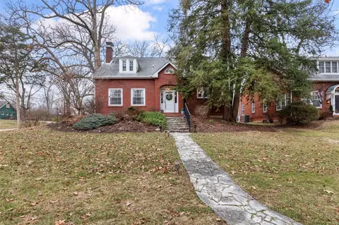 329 S Maple Ave, Webster Groves, MO 63119