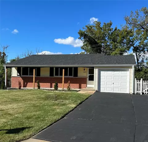 11093 Saturn Dr, Maryland Heights, MO 63043