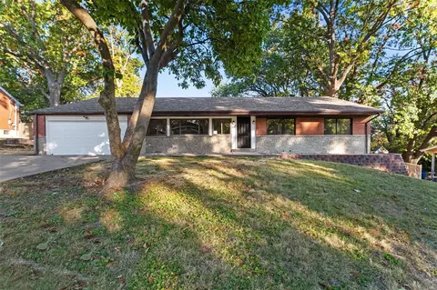 13 Harneywold Dr, Saint Louis, MO 63136