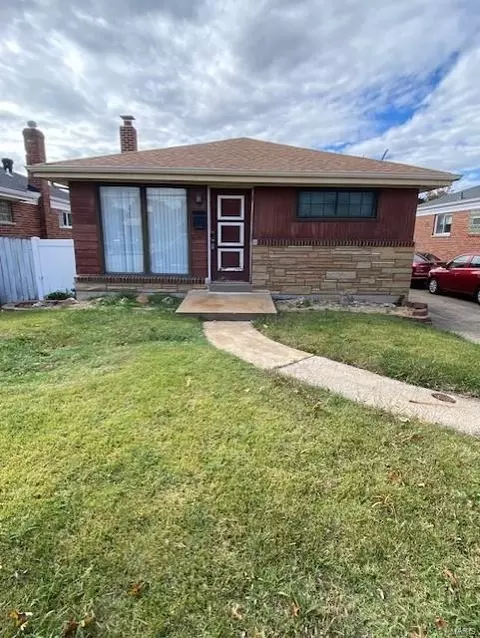 9325 Mackenzie Rd, Saint Louis, MO 63123