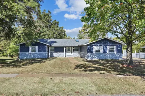 1431 Flora Del Dr, Fenton, MO 63026