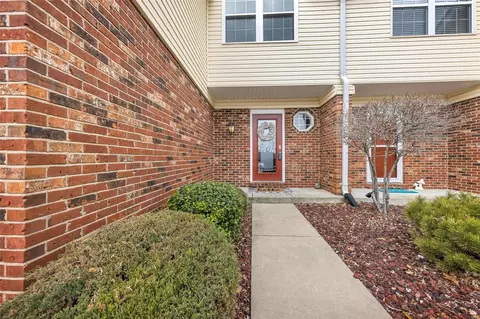 323 Devonshire Ct, Saint Peters, MO 63376
