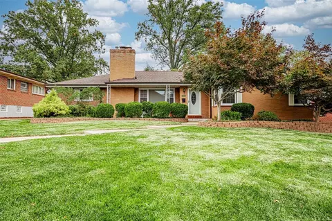 6022 Bishops Pl, Saint Louis, MO 63109