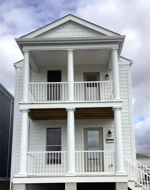 6140 New Town Dr, Saint Charles, MO 63301