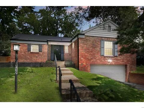 712 Francis Pl, Clayton, MO 63105