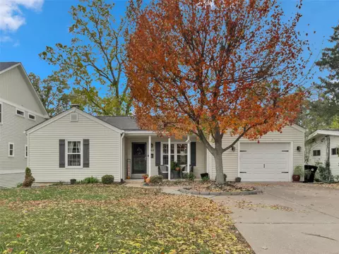 1217 Grandview Dr, Saint Louis, MO 63122