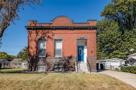 7113 Morganford Rd, Saint Louis, MO 63116