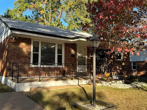 3849 Upton St, Saint Louis, MO 63116