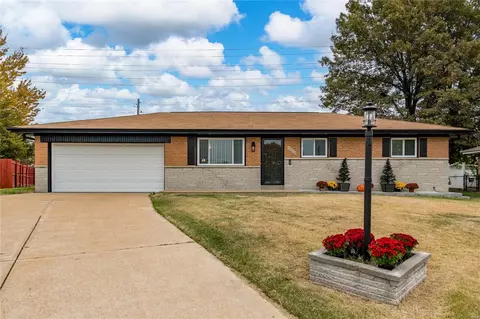 9904 Bonton Dr, Saint Louis, MO 63123