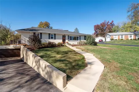 11 Elannchester Dr, Manchester, MO 63011